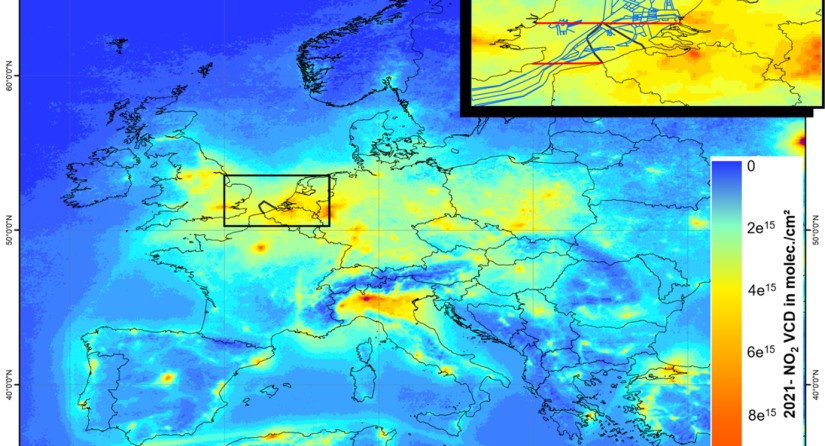Satellietbeelden visualiseren de uitstoot van stikstofdioxide NO2 op zee en aan land, met onder meer de duidelijke oplichtende scheepvaartroute in de Noordzee.