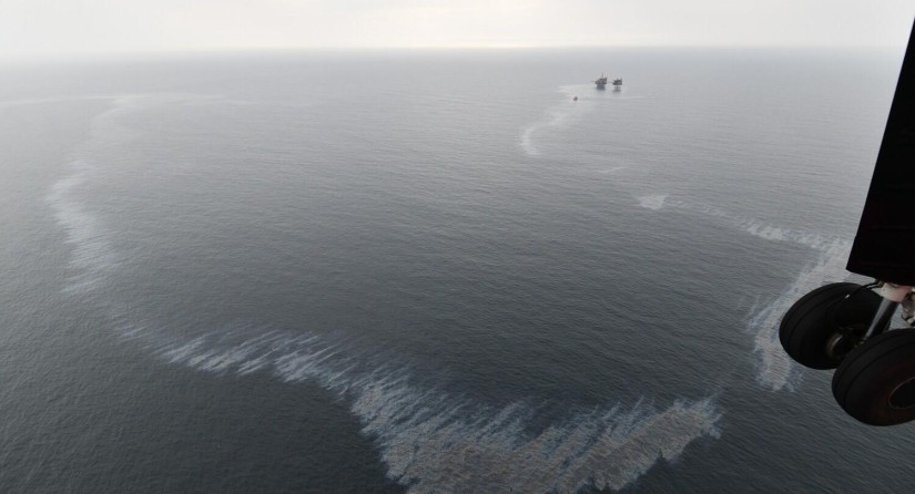 Olievervuiling op de Noordzee gedocumenteerd vanuit de lucht. (Beeld: KBIN/BMM)
