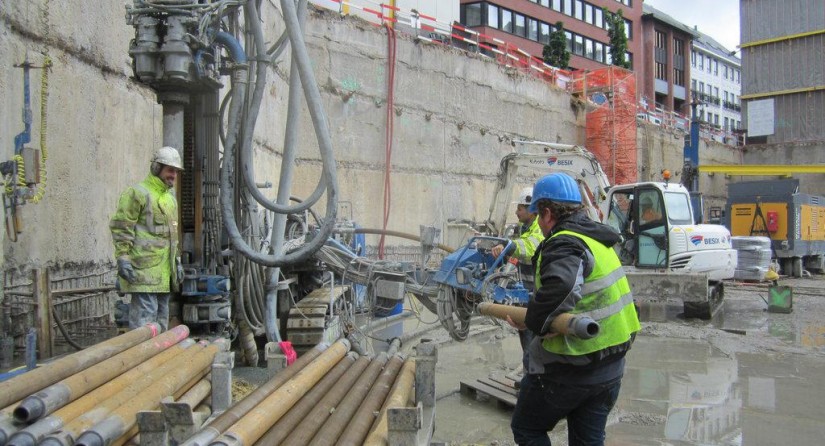 During the construction of a building in Brussels, geologists and engineers drilled 250 meters deep, a new record for the Belgian capital. A geothermal heat pump was installed afterwards. (Photo: RBINS, Estelle Petitclerc)