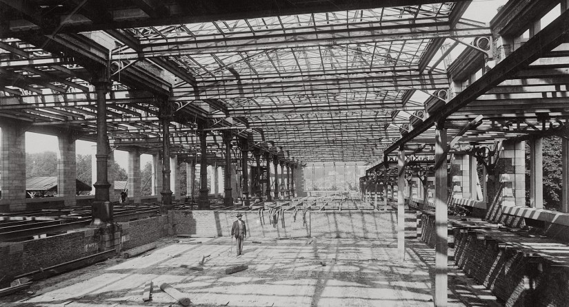 1900 : Ein neuer Museumsflügel für die Iguanodons