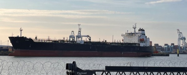Air pollution by Russian shadow fleet in the North Sea