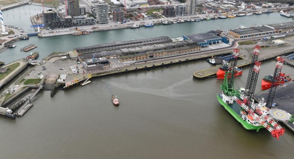 Oil pollution in the port of Ostend seen from the Coast Guard aircraft