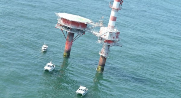 Intrusion de trois navires de pêche dans le périmètre de sécurité de la tour radar du Oostdyck. (Image: IRSNB/UGMM)